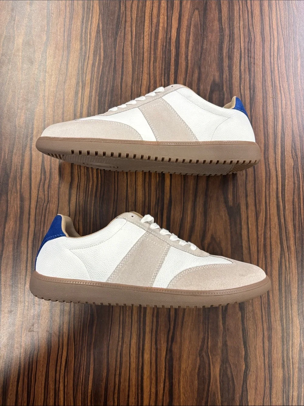 Vince Camuto - Mens Kopper Sneakers, size 9.5 US mens, color white.